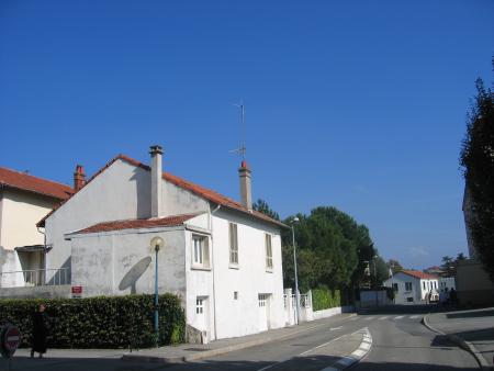 UNE BELLE MAISON